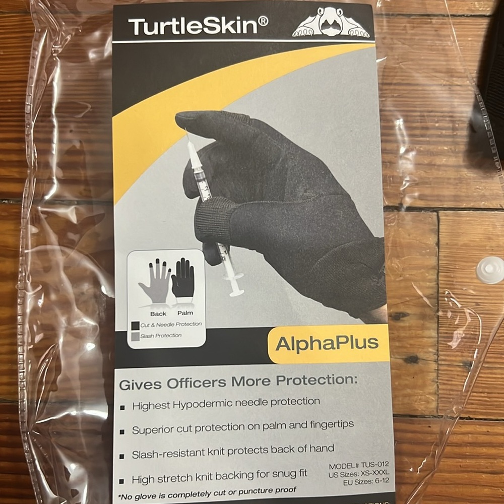All black, X large turtle skin gloves. Protects when it comes to sharp objects. - Picture 2 of 3